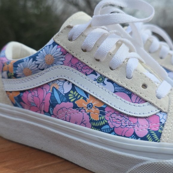 Vans Old Skool Shoe, Suede, Size 5.5 - Picture 2 of 9